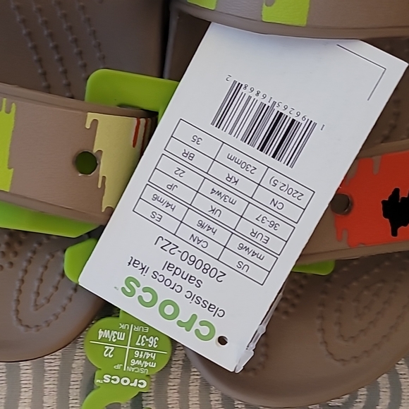 *NEW*Croc Sandles - Picture 3 of 3